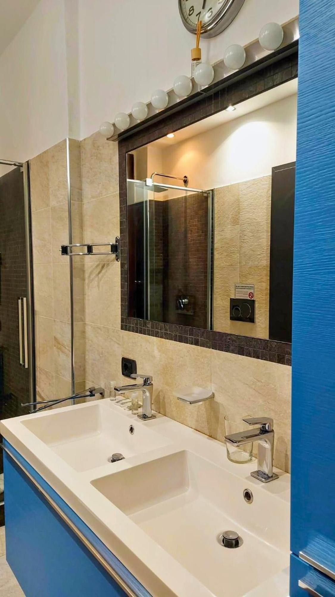 Vfh Stylish Boutique Apartment-City Center Milano Ngoại thất bức ảnh